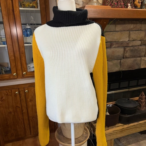Source Unknown Sweaters - COLORBLOCK TURTLENECK OVERSIZED SWEATER SIZE SMALL. BLACK WHITE & GOLD. HEAVY